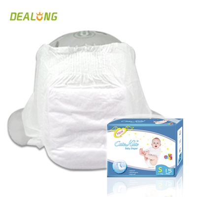 Backsheet-Baby ziehen Hosen hoch
