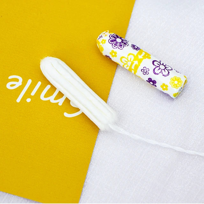 Großhandel von gewöhnlichen Quantitäts-Tampons in den organischen Massentampons mit Applikatorn-Tampon-Logo